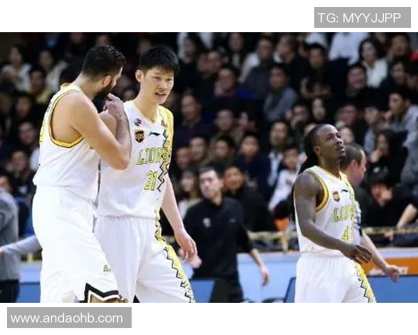 成都羽毛球队在挑战赛中以61分稳居积分榜首位展现强劲实力